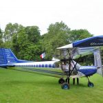 avion ulm dans jardin