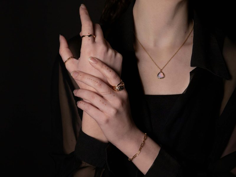 Bijoux pour femmes : guide des marques incontournables