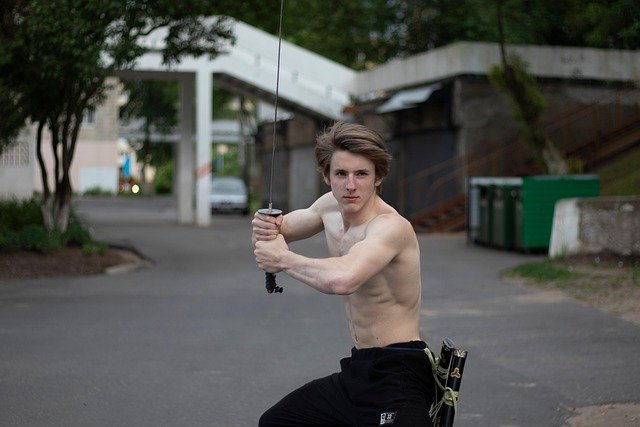 Comment bien choisir son katana : guide pour les passionnés d’arts martiaux