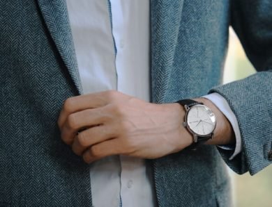 Comment harmoniser une montre minimaliste avec des tenues élégantes ?