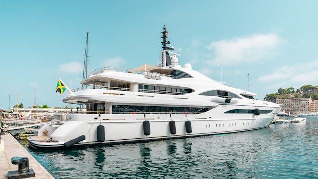 Louez un yacht de luxe : guide pratique et astuces clés