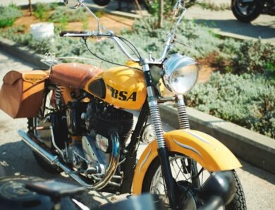 10 motos vintage emblématiques qui continuent de séduire les passionnés