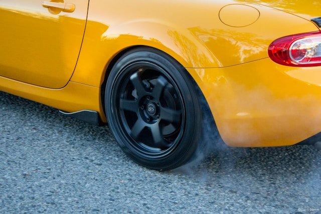 Pneus low-cost : astuce économique ou piège à éviter ?