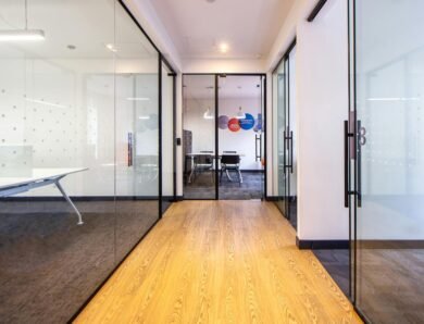 Bien aménager ses espaces grâce à la cloison entreprise