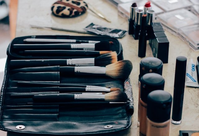 Guide essentiel pour des pinceaux de maquillage impeccables : conseils