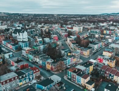 Comment les normes environnementales modifient-elles le prix de l&rsquo;immobilier urbain ?