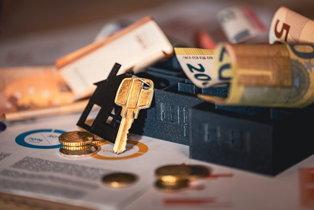 Jeunes adultes : astuces pour harmoniser prêt immobilier et crédit étudiant
