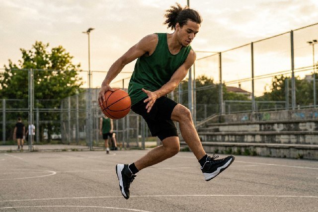 Les Premiers Pas pour Maîtriser le Freestyle au Basketball