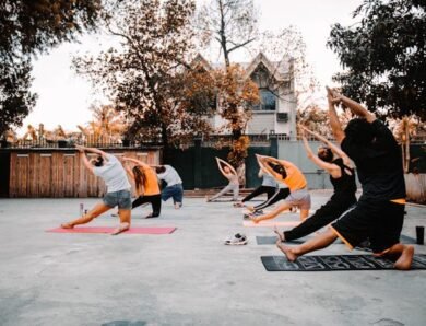 Yoga et minceur : démêler mythes et vérités pour une silhouette équilibrée