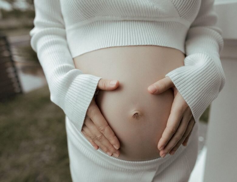 Préparer son enfant à un petit frère sans éveiller sa jalousie