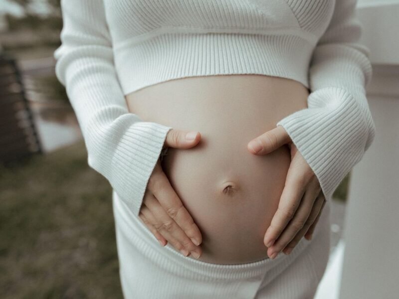 Préparer son enfant à un petit frère sans éveiller sa jalousie